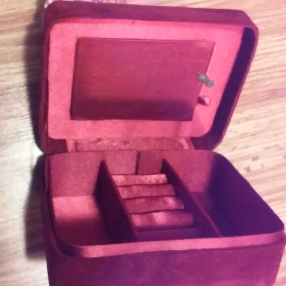 Source Unknown China Jewelry - Jewelry Picture Box Burgundy White Holds Rings And More 6 1/2" x 5" x 3" W/Glass